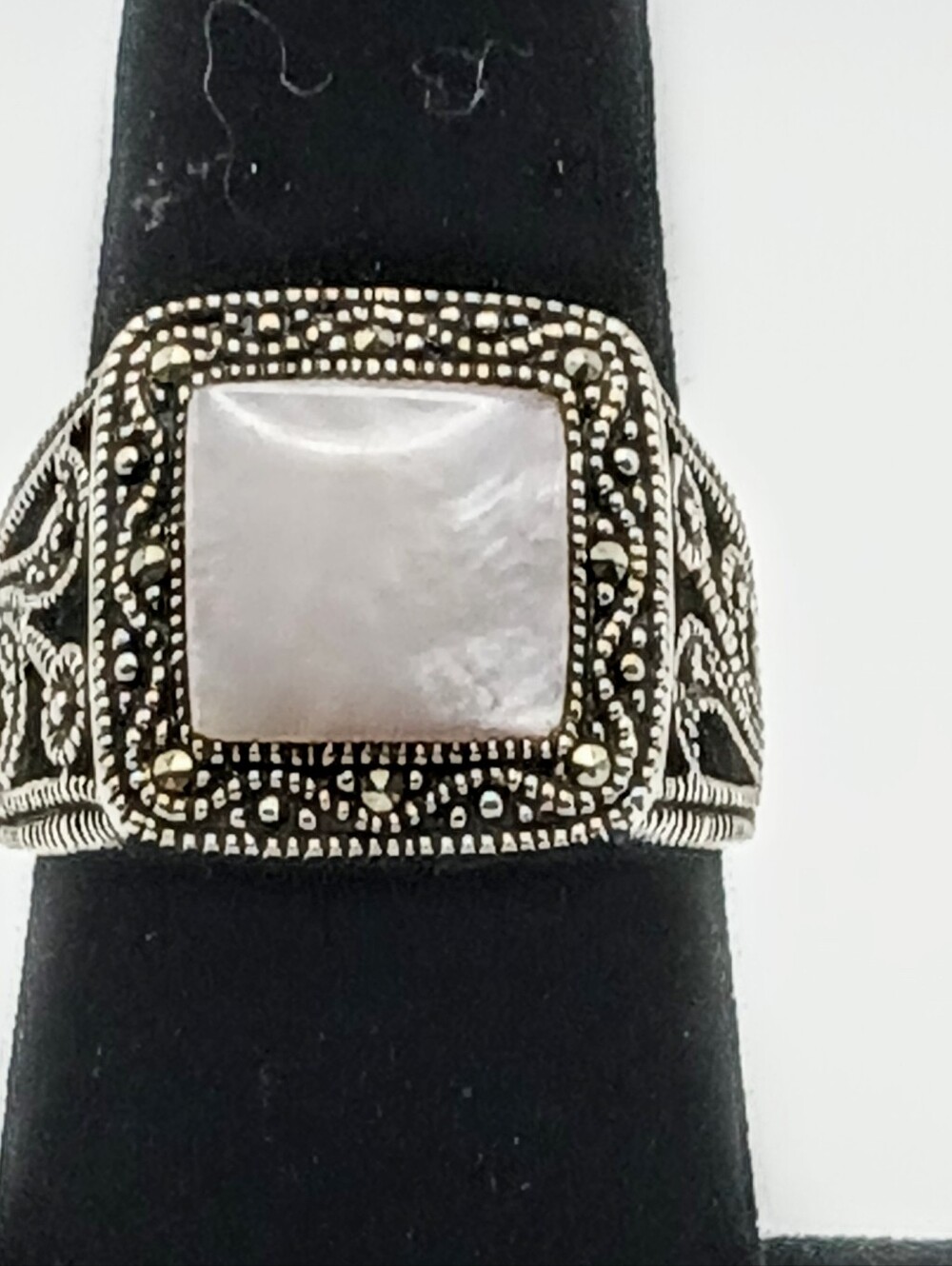 Vintage Unisex Sterling Square Mother of Pearl Marcasite Ring Size 8.5 7 grams